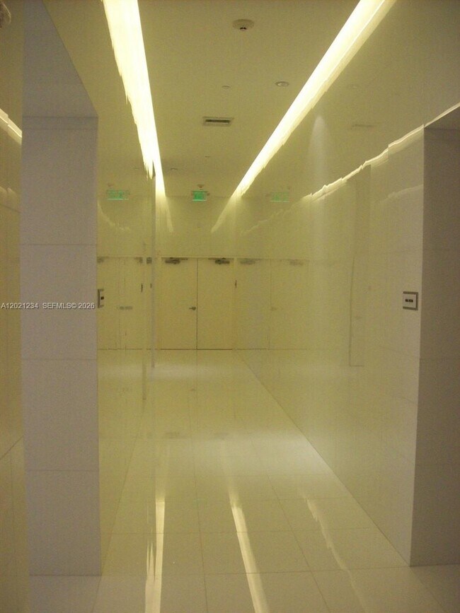Building Photo - 475 Brickell Ave