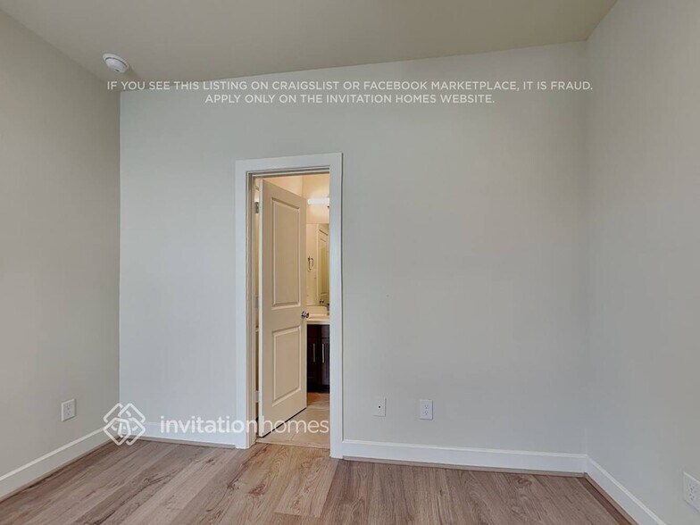 Building Photo - 713 Carriage Knls Dr