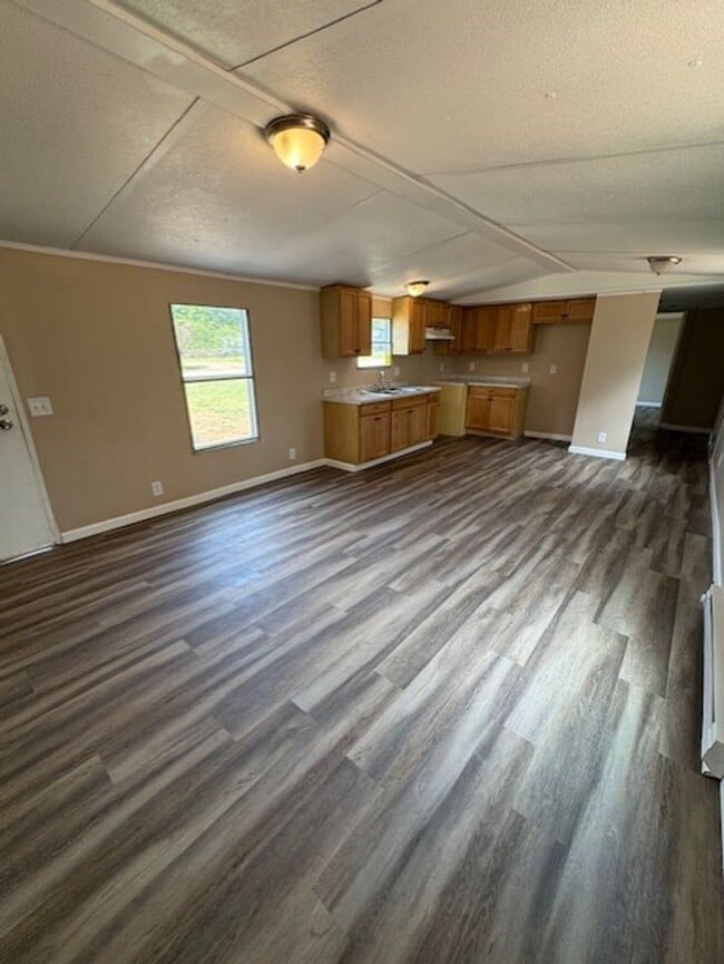 Building Photo - Newly Remodled 3 Bedroom 2 Bath Unit
