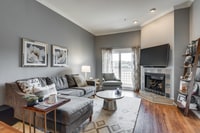 Building Photo - 2 bed 2 bath w/pool LOCATION!!