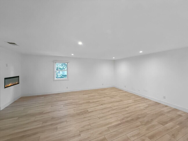 Building Photo - Stunning 4B/3BA House in Gated Community in Carlsbad!