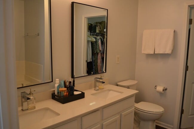 Building Photo - Charming 2BR Townhome in Charlotte