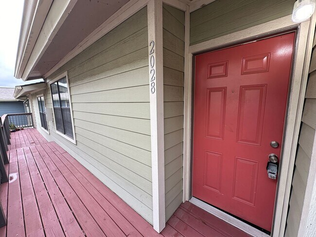 Building Photo - Charming 2BR/2BA Condo in South Congress -...
