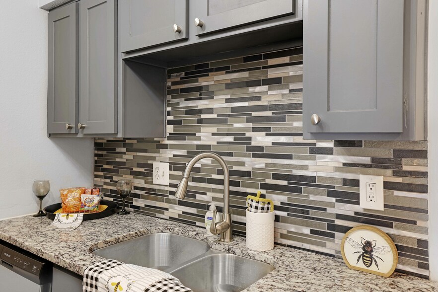 Building Photo - Marine Creek Apartments