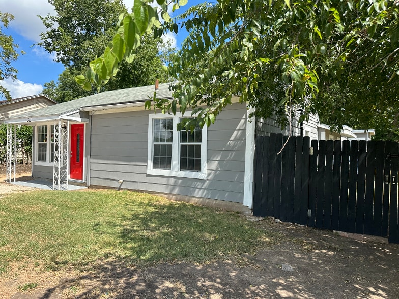 Building Photo - 311 Glamis Ave