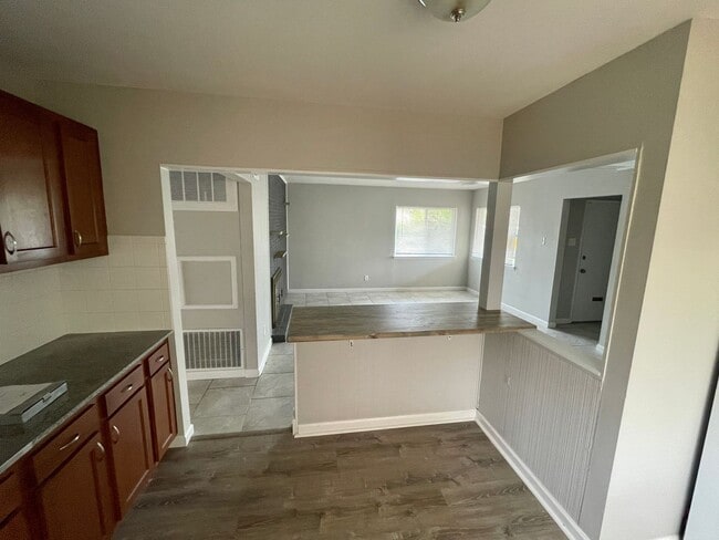Building Photo - 3 Bedroom Modern Design Home for Rent