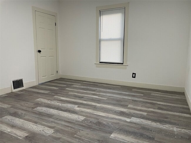 Building Photo - 50 Schubert St