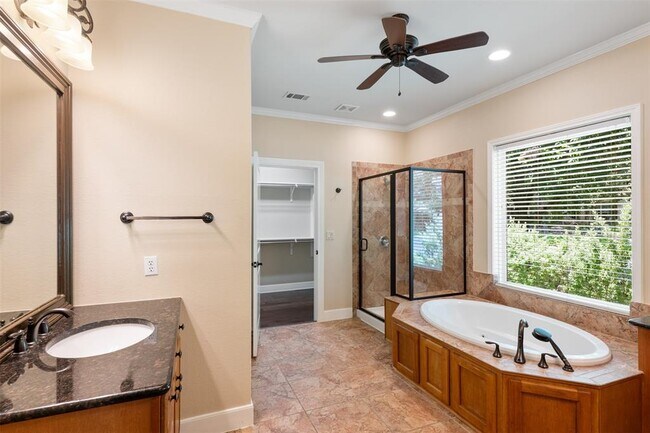 Building Photo - 202 River Rock Dr