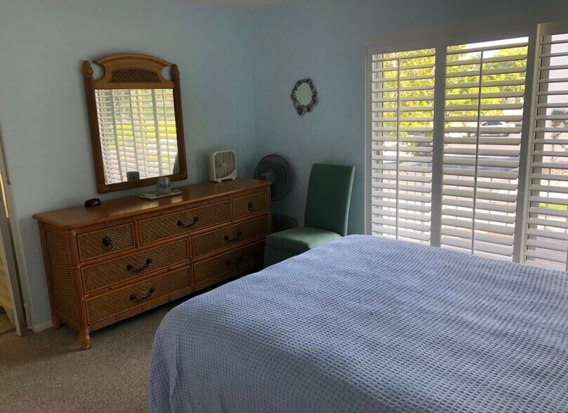 Building Photo - 685 12th Ave S