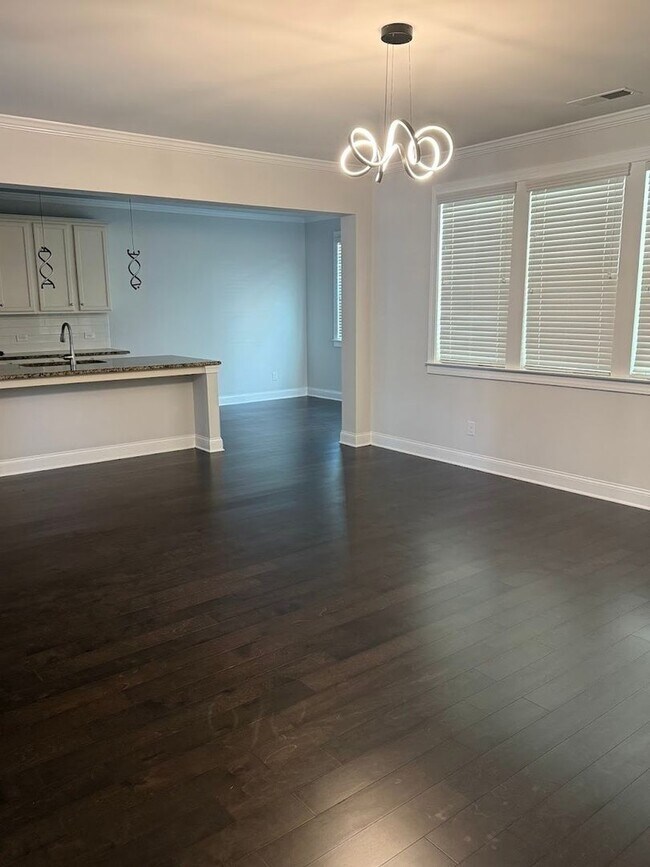 Building Photo - Spacious 5BR House in Buford