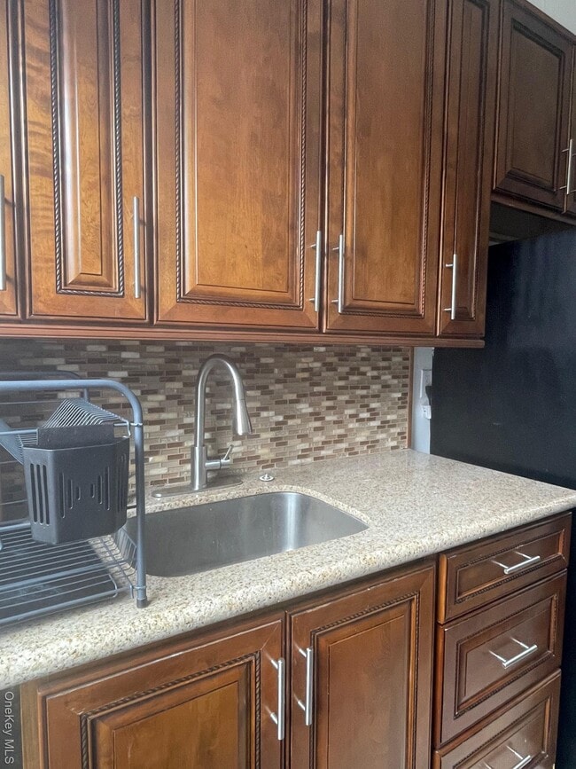 Building Photo - 77-20 Austin St