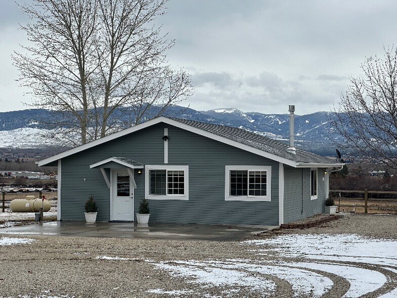 Building Photo - 1334 Country Rd