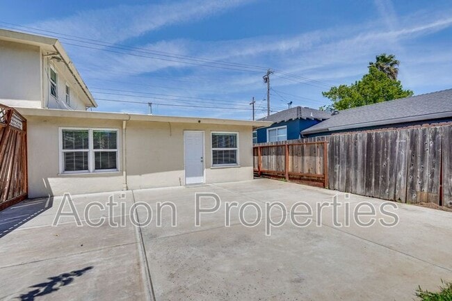 Building Photo - 489 Rollins Rd