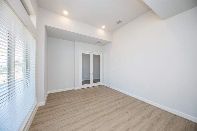 Building Photo - 29819 Breezy Pnes Lp