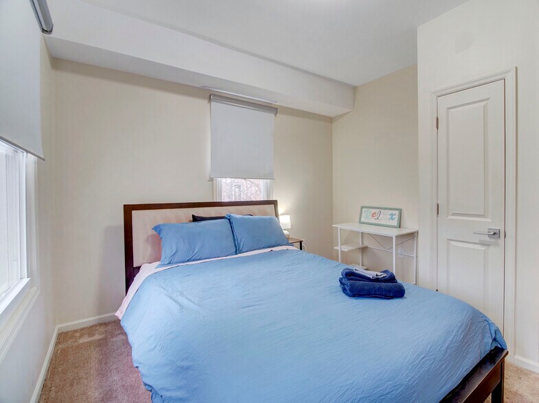 Building Photo - 140 Fabyan Pl