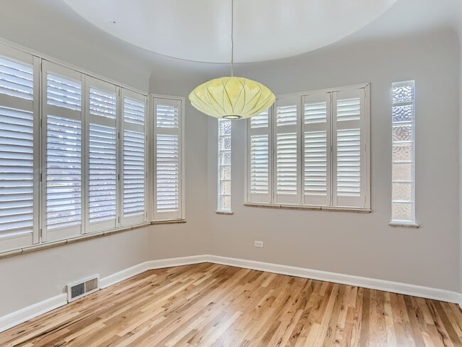 Building Photo - Evolve Real Estate: Available 8/8/26 Brick Tudor with Large Yard and Finished Basement!