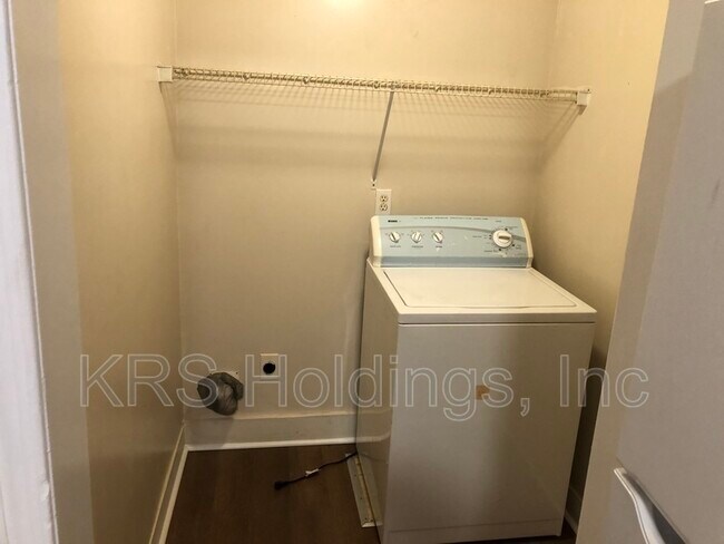 Building Photo - 1032 37th St