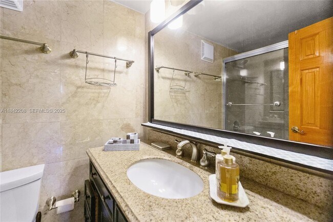 Building Photo - 100 Lincoln Rd