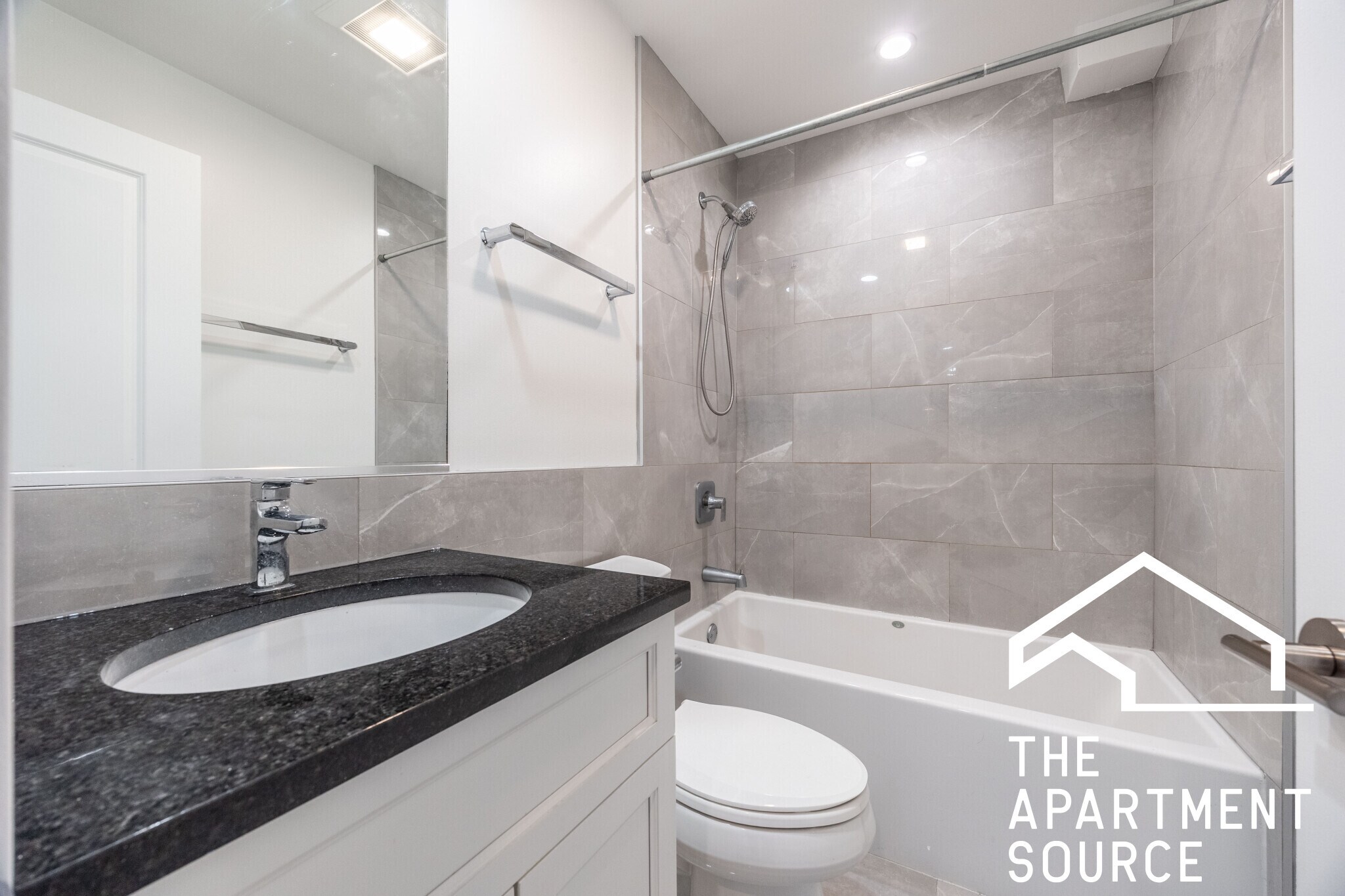 Building Photo - 6954 N Sheridan Rd