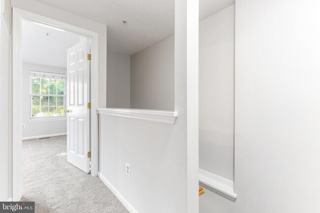 Building Photo - 1232 Quaker Ridge Dr