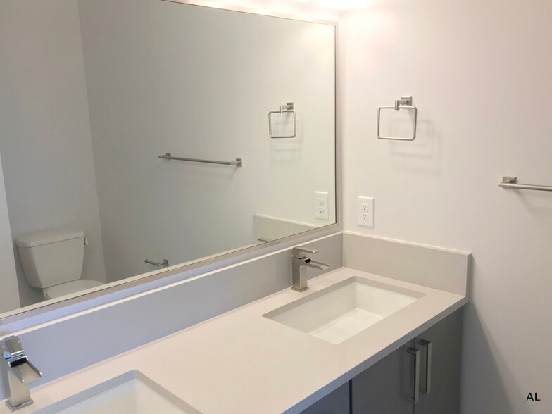 Building Photo - 3300 NE 65th St