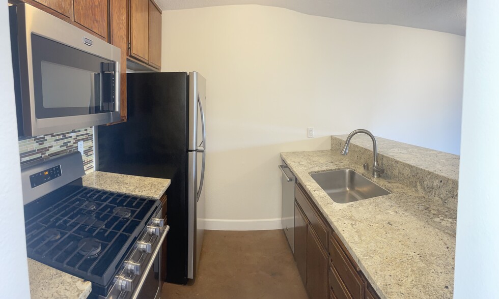 Gas stove with microwave overhead, dishwasher on right - 16622 Jib Cir