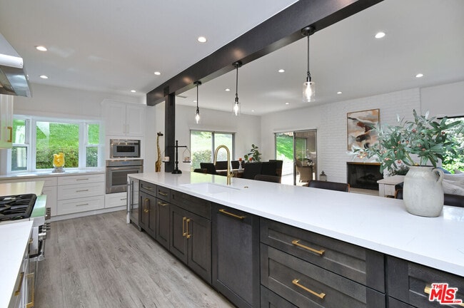 Building Photo - 16142 Bayberry Pl