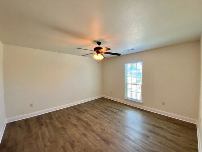 Building Photo - Sharp 3/3/2 in North Lubbock!