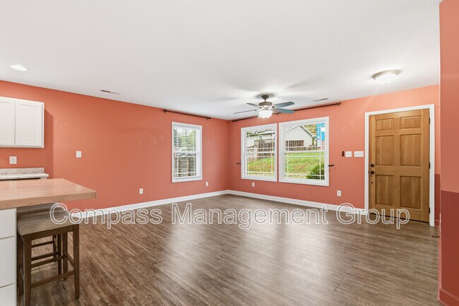 Building Photo - 3104 Husky Way