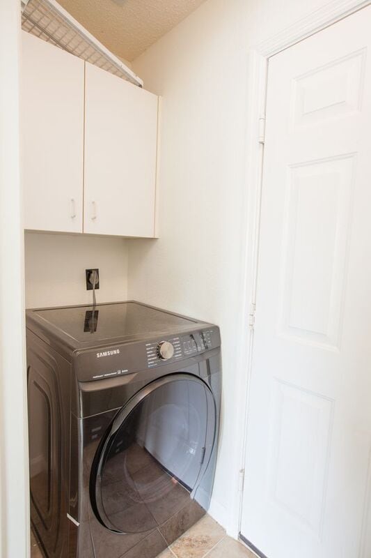 Building Photo - 8204 Tavaros Dr