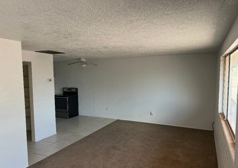 Building Photo - 4220 N Granada Dr