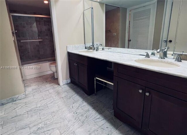 Building Photo - 1111 Crandon Blvd