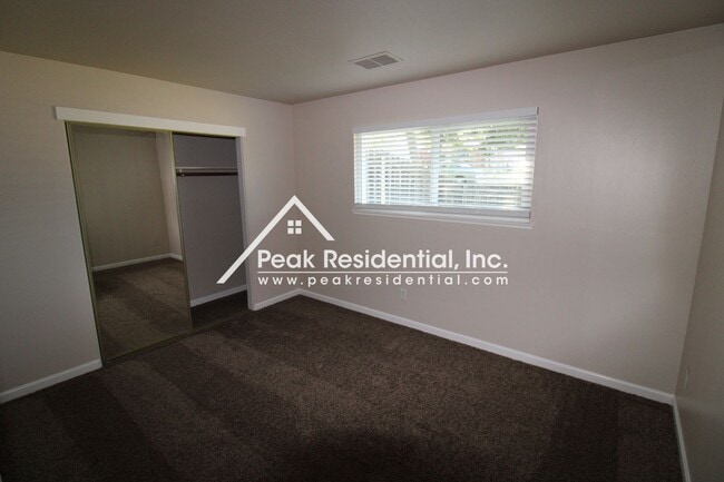 Building Photo - Beautifully Renovated 3bd Citrus Heights Home with Large Yard
