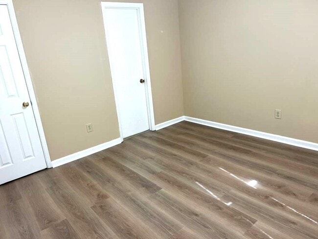 Building Photo - 7941 Creekstone Way