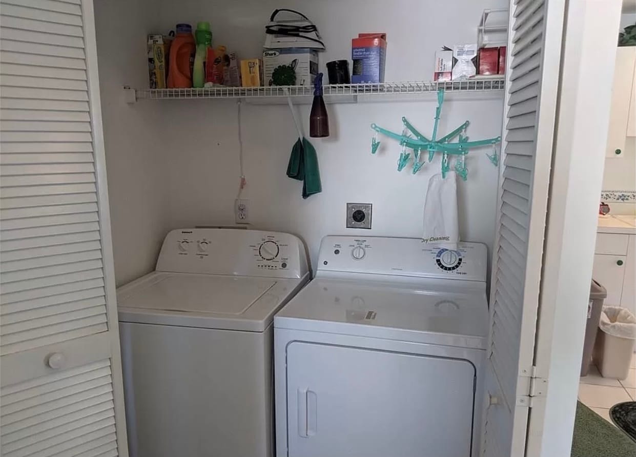 laundry room - 582 Windsor Sq