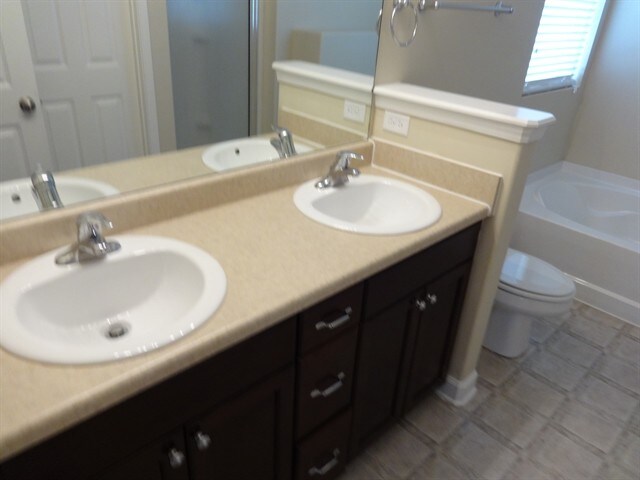 Building Photo - 130 Summer Hill Ct