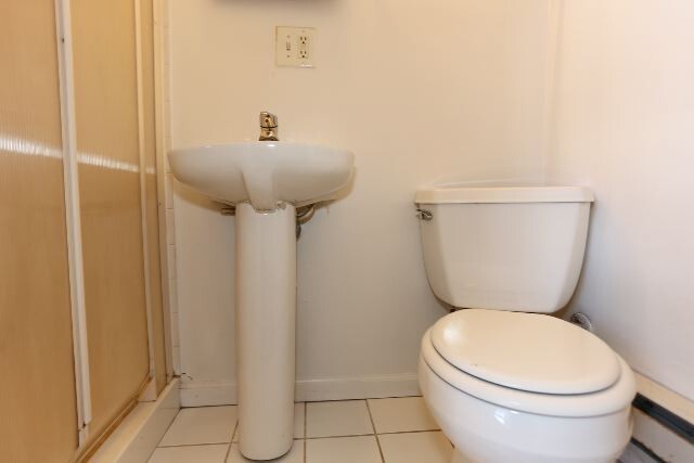 Building Photo - 544 W Wellington Ave