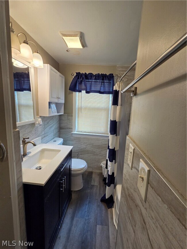 Building Photo - 1275 S Green Rd