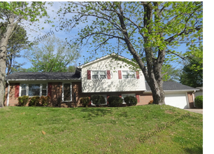 Building Photo - 4-Bedroom Spacious Home with 3 Full Baths ...