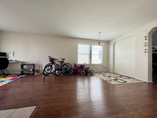 Building Photo - 24707 Maple Crest