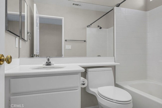 Building Photo - 210 Timberwood