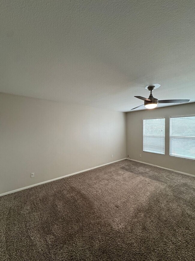 Building Photo - Spacious Lakeview Home with Loft & Community Amenities