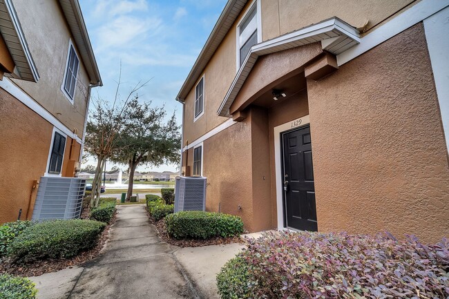 Building Photo - Charming 2-Bedroom Townhome in Highly Desi...