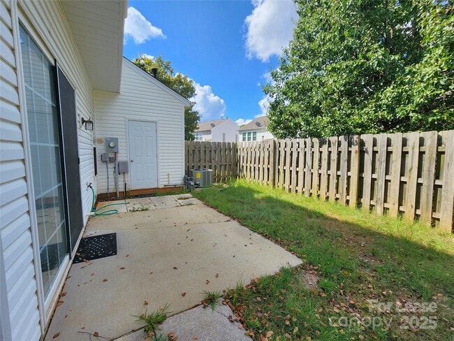 Building Photo - 3242 Mannington Dr