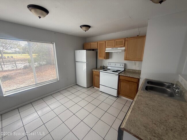 Building Photo - 1527 Schoolhouse St