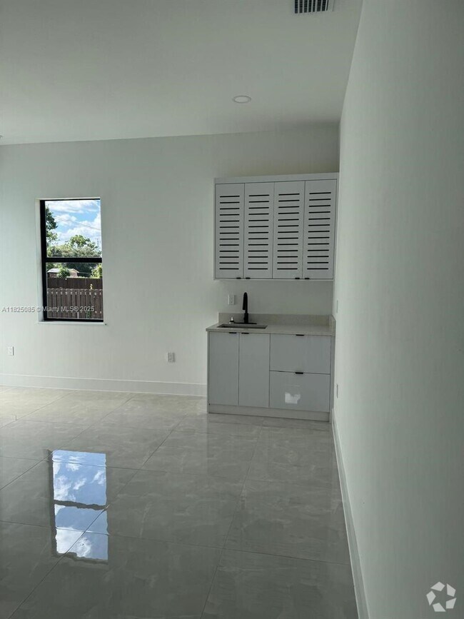 Building Photo - 2807 Leeland Heights Blvd