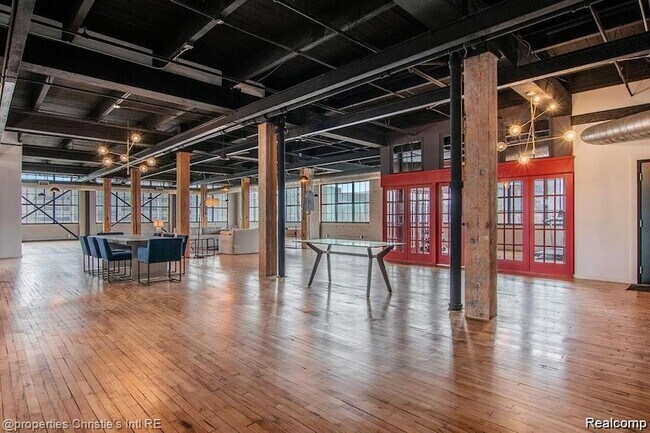 Building Photo - 1535 Sixth St