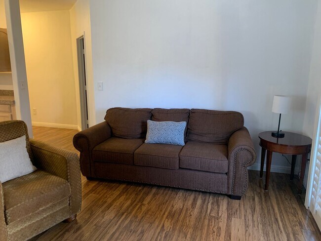 Building Photo - Lovely furnished Green Valley condo in Res...