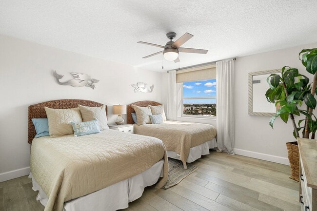 Building Photo - 420 64th Ave