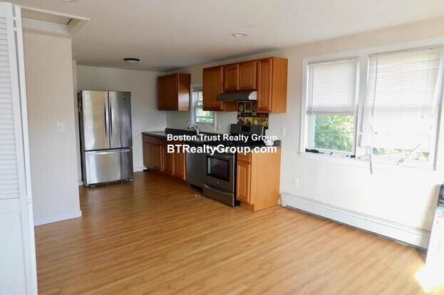Building Photo - 49 Boyden St